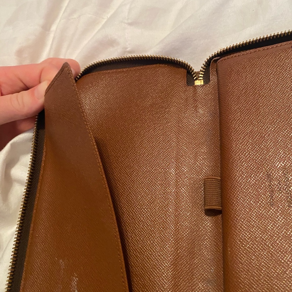 Zip Up Wallet - Picture 9 of 9